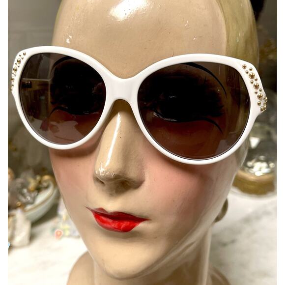 NEW! Alexander McQueen white round sunglasses Gray Lense gold studs NO ISSUES - Picture 4 of 16